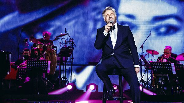 stasera in tv Una serata tra amici, oggi in tv prima serata Una serata tra amici
